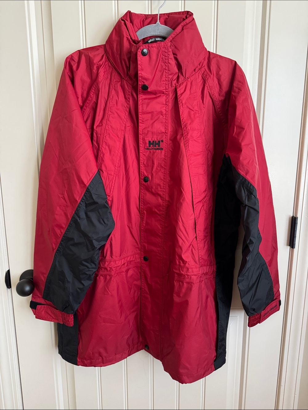 NWT! Helly Hansen Nelson Waterproof Red and Black Raincoat/Windbreaker